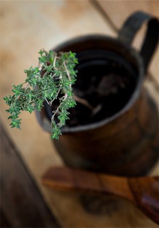 Fresh thyme on rustic wooden background Stockbilder - Microstock & Abonnement, Bildnummer: 400-06068642