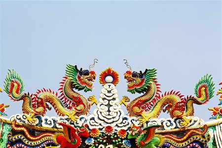 dragón chino - Chinese dragon is a symbol of the Emperor and the dominant Chinese culture. Foto de stock - Super Valor sin royalties y Suscripción, Código: 400-06068656
