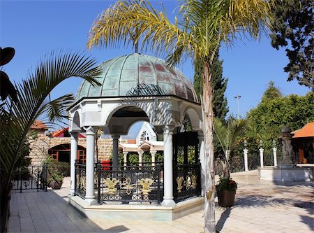 simsearch:400-05070940,k - courtyard with a fountain in the church of the first miracle, Kefar Cana, Israel Foto de stock - Super Valor sin royalties y Suscripción, Código: 400-06069086