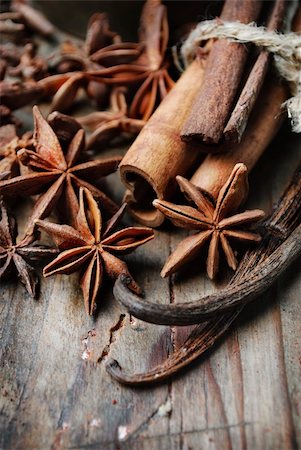 simsearch:400-08408277,k - Anise seed, cinnamon and vanilla on grunge wooden plank Stock Photo - Budget Royalty-Free & Subscription, Code: 400-06069153