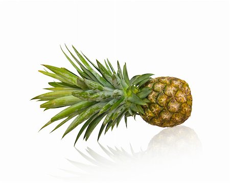 simsearch:400-04650758,k - Fresh pineapple isolated on white background Stock Photo - Budget Royalty-Free & Subscription, Code: 400-06069313