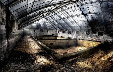 simsearch:400-06069509,k - canopied swimming pool in an abandoned complex, hdr processing Fotografie stock - Microstock e Abbonamento, Codice: 400-06069510