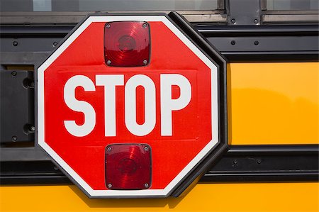 Red stop sign on yellow school bus Foto de stock - Super Valor sin royalties y Suscripción, Código: 400-06060035