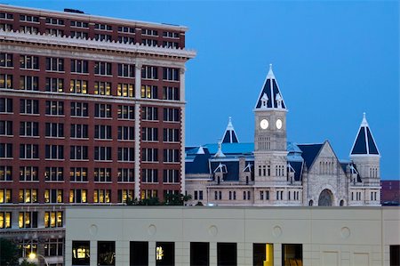 dallas city architectural buildings - Union Station in downtown of Louisville, Kentucky Foto de stock - Super Valor sin royalties y Suscripción, Código: 400-06060773