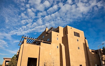 Pueblo Revival - architecure of Santa Fe, New Mexico. Foto de stock - Super Valor sin royalties y Suscripción, Código: 400-06060802