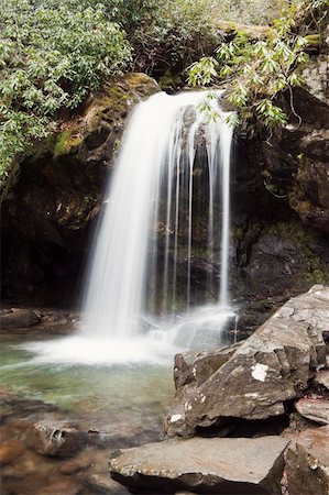 Grotto Falls in Great Smoky Mountains National Park Foto de stock - Super Valor sin royalties y Suscripción, Código: 400-06060967