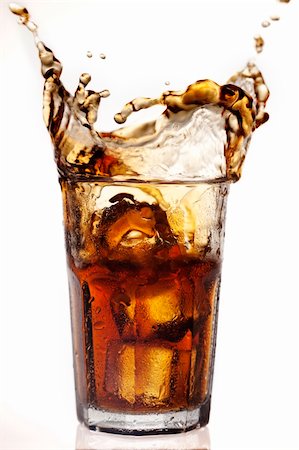 fizzy pop - dramatic cola splash, there is some movement in the splashes Photographie de stock - Aubaine LD & Abonnement, Code: 400-06061014