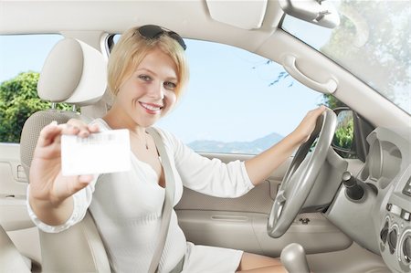 portrait of young beautiful woman sitting in the car Foto de stock - Super Valor sin royalties y Suscripción, Código: 400-06061553