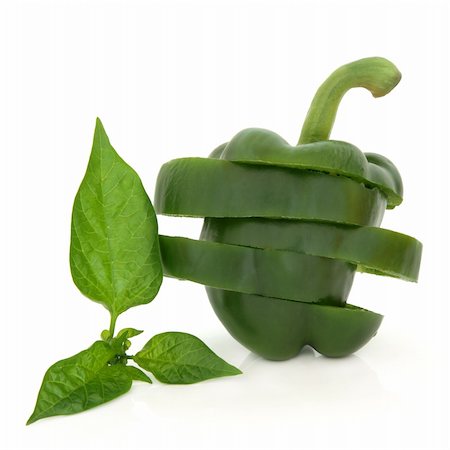 simsearch:400-06061963,k - Sliced green pepper with leaf sprig over white background. Foto de stock - Royalty-Free Super Valor e Assinatura, Número: 400-06061943