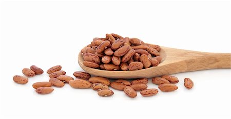 Pinto beans in a wooden cooking spoon and scattered over white background. Photographie de stock - Aubaine LD & Abonnement, Code: 400-06062013