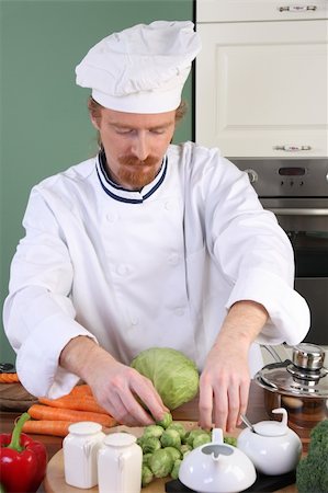 simsearch:400-04114281,k - Young chef with vegetables, preparing lunch in kitchen Photographie de stock - Aubaine LD & Abonnement, Code: 400-06062072