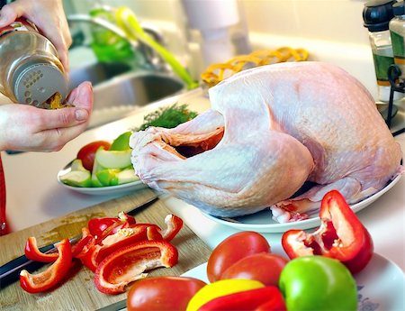 Woman's hands chopping food ingredients on wooden board for turkey' stuffing Photographie de stock - Aubaine LD & Abonnement, Code: 400-06062472