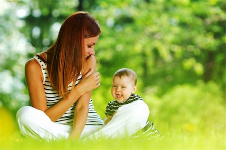 Happy mother and daughter on the green grass Photographie de stock - Aubaine LD & Abonnement, Code: 400-06062680