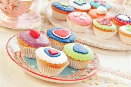 sergioua (artist) - group of colorful cupcakes. Photographie de stock - Aubaine LD & Abonnement, Code: 400-06062717