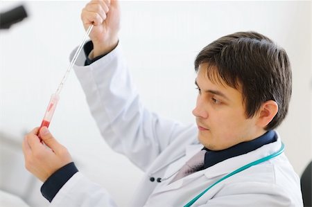 simsearch:400-07099889,k - Medical doctor working with blood sample in laboratory Stock Photo - Budget Royalty-Free & Subscription, Code: 400-06062802