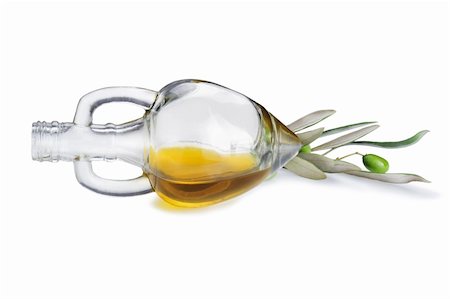 simsearch:400-04598775,k - Bottle of olive oil and fresh olive branch with olives isolated on white background Photographie de stock - Aubaine LD & Abonnement, Code: 400-06062934