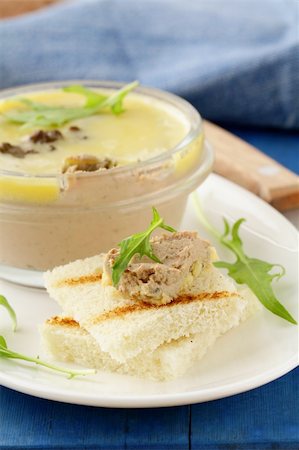 simsearch:400-05708291,k - Homemade chicken liver pate on a piece of bread Stock Photo - Budget Royalty-Free & Subscription, Code: 400-06063033