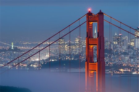 simsearch:400-06077701,k - Image of Golden Gate Bridge with San Francisco skyline in the background. Photographie de stock - Aubaine LD & Abonnement, Code: 400-06063050