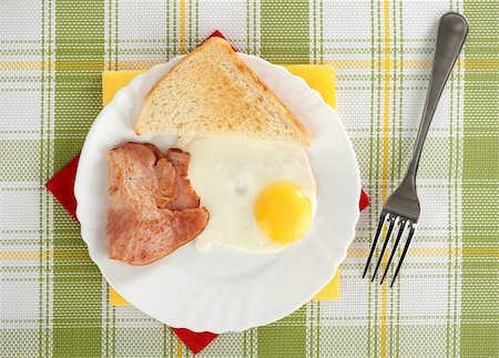 fried egg plate - Breakfast with bacon and fried egg Stock Photo - Budget Royalty-Free & Subscription, Code: 400-06063279