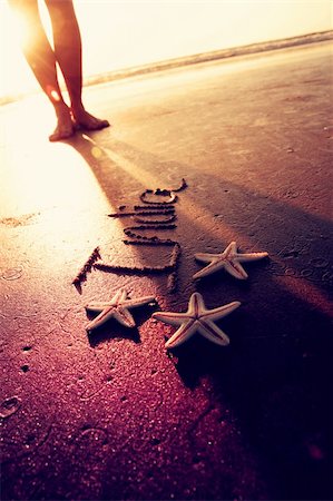 Three starfishes and word "India" on the sand. Woman's feet on the background Stock Photo - Budget Royalty-Free & Subscription, Code: 400-06063339