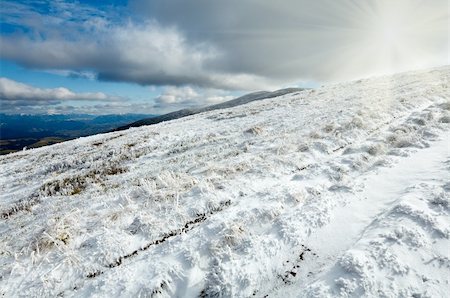 simsearch:400-08401989,k - October Carpathian mountain Borghava plateau with first winter snow and sunshine in sky Foto de stock - Super Valor sin royalties y Suscripción, Código: 400-06063998