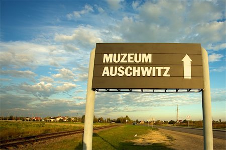 simsearch:400-04470103,k - Signboard in Auschwitz Birkenau concentration camp Photographie de stock - Aubaine LD & Abonnement, Code: 400-06074875