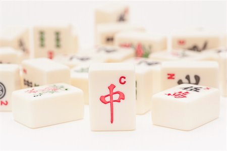 peça perdida - Studio shot of Mahjong pieces on white background Foto de stock - Royalty-Free Super Valor e Assinatura, Número: 400-06074934