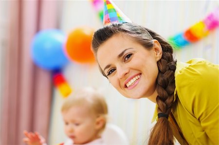 simsearch:400-06067090,k - Portrait of happy mother at babies birthday party Stockbilder - Microstock & Abonnement, Bildnummer: 400-06076010