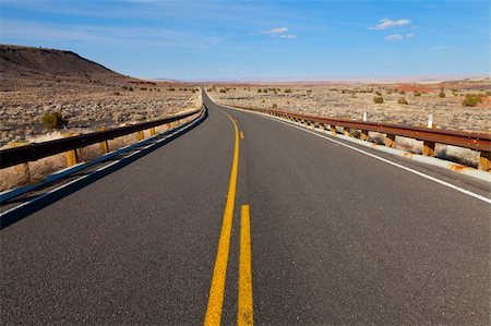 scrub country - Lonely desert highway in rural Arizona Foto de stock - Super Valor sin royalties y Suscripción, Código: 400-06076502