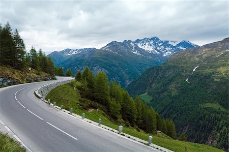 Tranquil summer Alps mountain and Grossglockner High Alpine Road. Stockbilder - Microstock & Abonnement, Bildnummer: 400-06076854