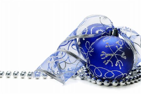 simsearch:400-04662430,k - Blue christmas ornament on white background Foto de stock - Super Valor sin royalties y Suscripción, Código: 400-06076971