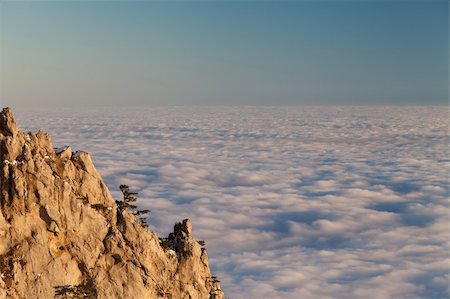 simsearch:400-05155630,k - Evening rocks and sea in clouds. Crimean mountains, Ukraine. Foto de stock - Super Valor sin royalties y Suscripción, Código: 400-06076983