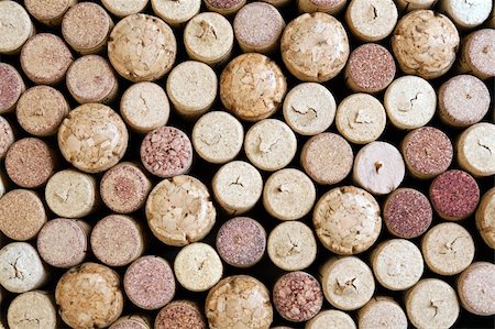 dry grapes - close up of a various wine corks Photographie de stock - Aubaine LD & Abonnement, Code: 400-06077180