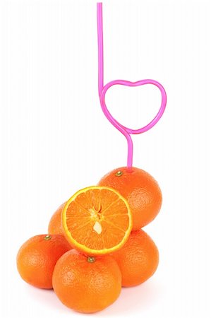 Conceptual image of a pink straw bent in the shape of a heart inserted into the rind of a fresh mandarin at the top of a pile Foto de stock - Super Valor sin royalties y Suscripción, Código: 400-06077244