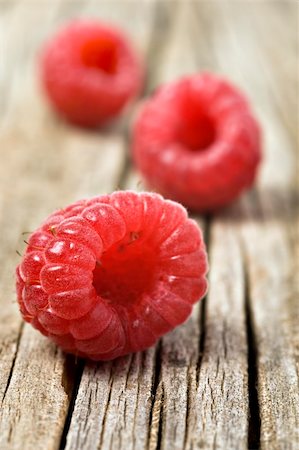 simsearch:400-07667203,k - Fresh healthy organic raspberry on wooden background Stock Photo - Budget Royalty-Free & Subscription, Code: 400-06077539