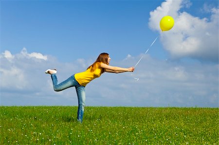 simsearch:400-06077546,k - Happy young woman with a yellow balloon on a green meadow Stockbilder - Microstock & Abonnement, Bildnummer: 400-06077547