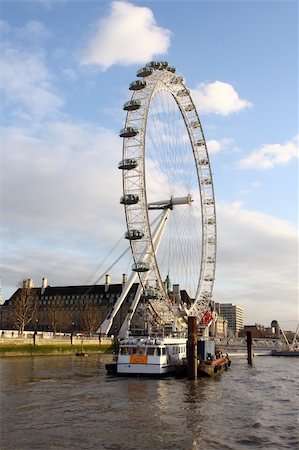 simsearch:400-04433438,k - LONDON - MART  08: View of The London Eye on Mart 08, 2012 in London, England. The most popular attraction of the London. Foto de stock - Super Valor sin royalties y Suscripción, Código: 400-06077910