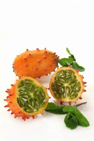 Kiwano a cut on a white background Photographie de stock - Aubaine LD & Abonnement, Code: 400-06078585