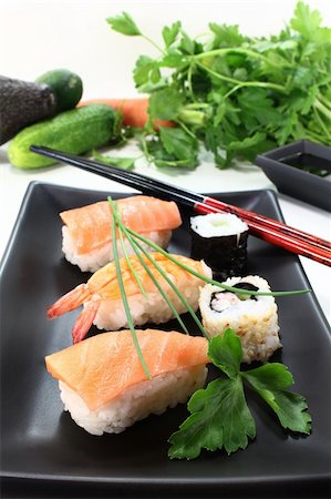 silencefoto (artist) - Vielzahl von Sushi mit Petersilie und Schnittlauch Stockbilder - Microstock & Abonnement, Bildnummer: 400-06078917