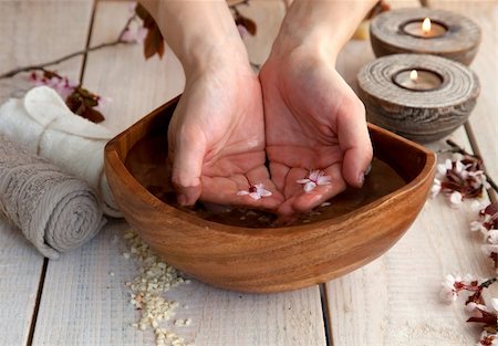 spa water background pictures - Spa and wellness manicure setting with natural soap, candles and towel. Beige dayspa nature set Foto de stock - Super Valor sin royalties y Suscripción, Código: 400-06079582