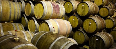 franschhoek - Barrels of South African wine in a wine cellar Photographie de stock - Aubaine LD & Abonnement, Code: 400-06079672