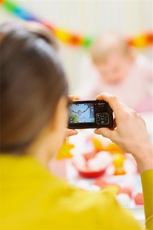 simsearch:400-06086432,k - Closeup on camera on mothers hands making photos of babies first birthday Stockbilder - Microstock & Abonnement, Bildnummer: 400-06079778