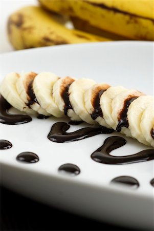 Sliced banana with chocolate sauce Stock Photo - Budget Royalty-Free & Subscription, Code: 400-06070286