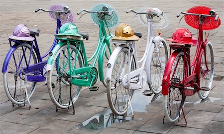 Traditional Indonesian bicylces with colonial helmets in Jakarta, Indonesia Stockbilder - Microstock & Abonnement, Bildnummer: 400-06070342