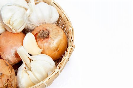 simsearch:400-04834620,k - Onion and garlic clove in basket isolated on white background Stock Photo - Budget Royalty-Free & Subscription, Code: 400-06070385