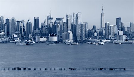 Toned image of Manhattan skyline viewed from New Jersey. Photographie de stock - Aubaine LD & Abonnement, Code: 400-06070544