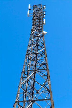 simsearch:400-04865092,k - GSM Antenna on a blue sky background Stockbilder - Microstock & Abonnement, Bildnummer: 400-06071484