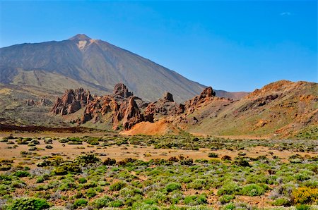 A view of volcano Mount Teide, in Teide National Park, in Tenerife, the highest elevation in Spain Photographie de stock - Aubaine LD & Abonnement, Code: 400-06071519