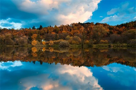 simsearch:400-05732419,k - Reflection on the river in autumn at sunrise Fotografie stock - Microstock e Abbonamento, Codice: 400-06071796