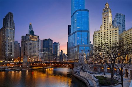 simsearch:400-04915874,k - Image of Chicago downtown district at twilight. Photographie de stock - Aubaine LD & Abonnement, Code: 400-06072178